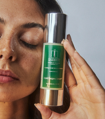 Model Holding MBR Serum